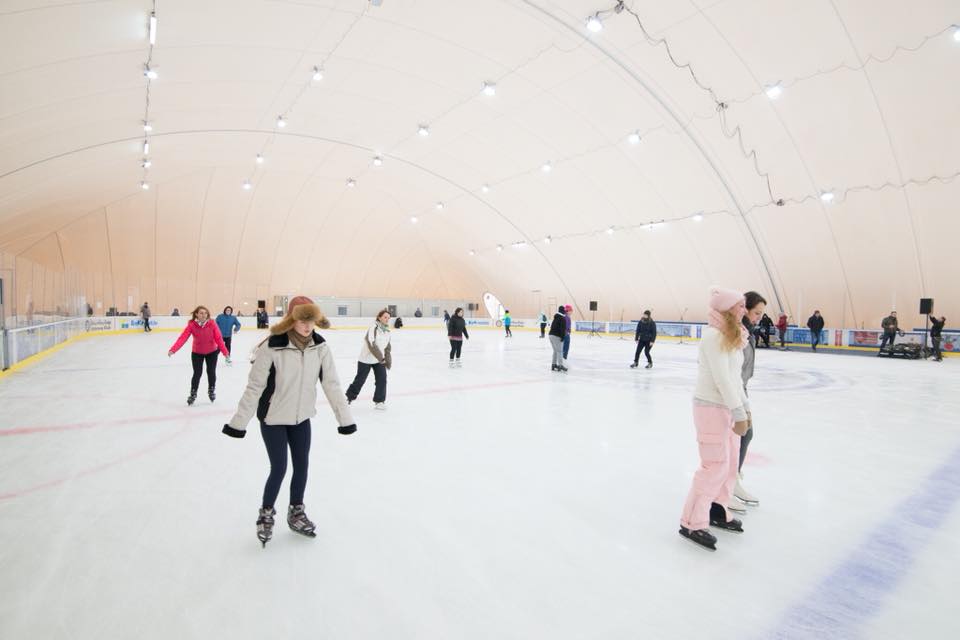 Sâmbătă seara se deschide pentru public patinoarul acoperit de lângă Arena Sepsi