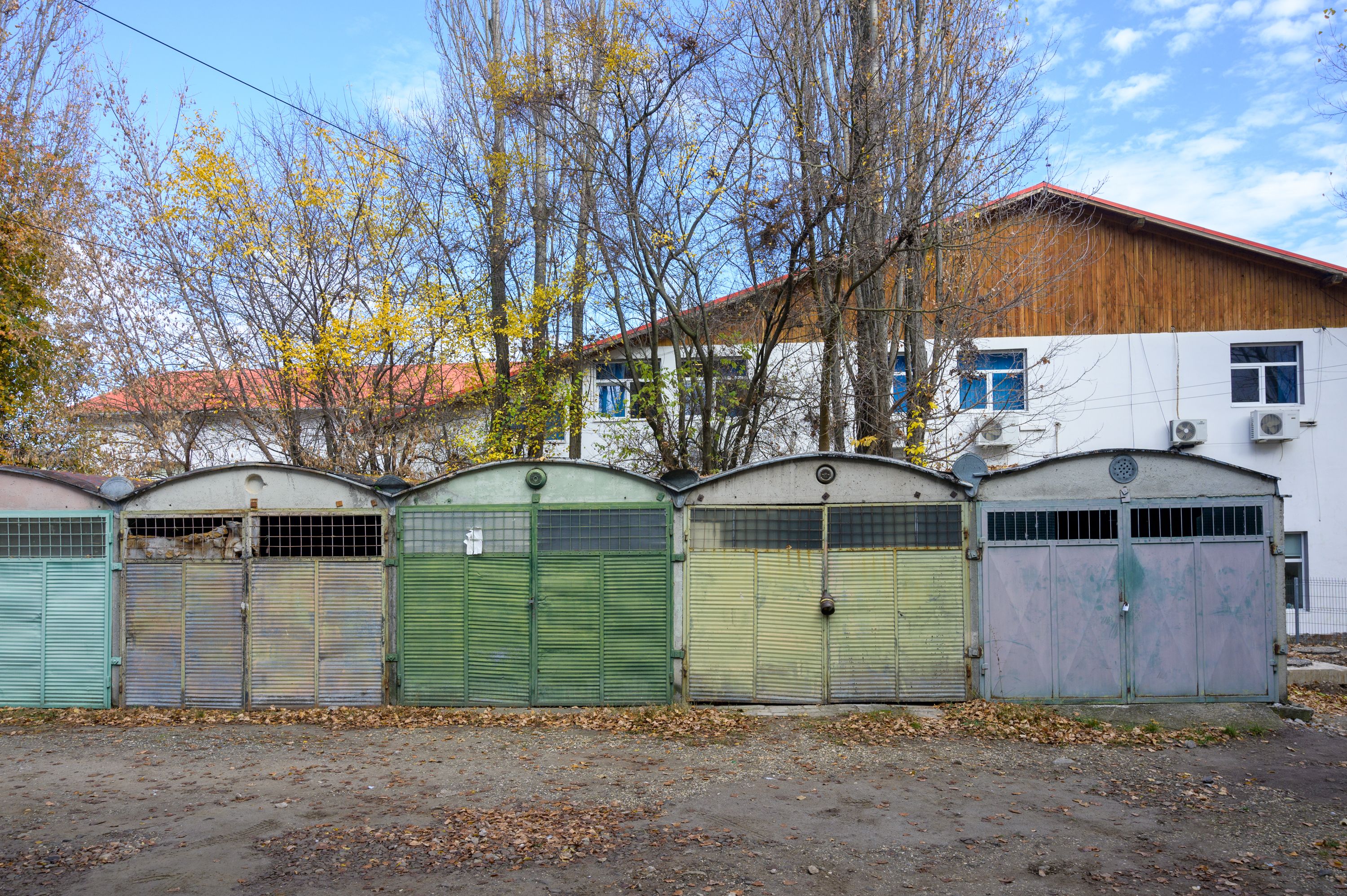 Primăria Sfântu Gheorghe reduce redevența pentru garaje la 10 euro/mp/an