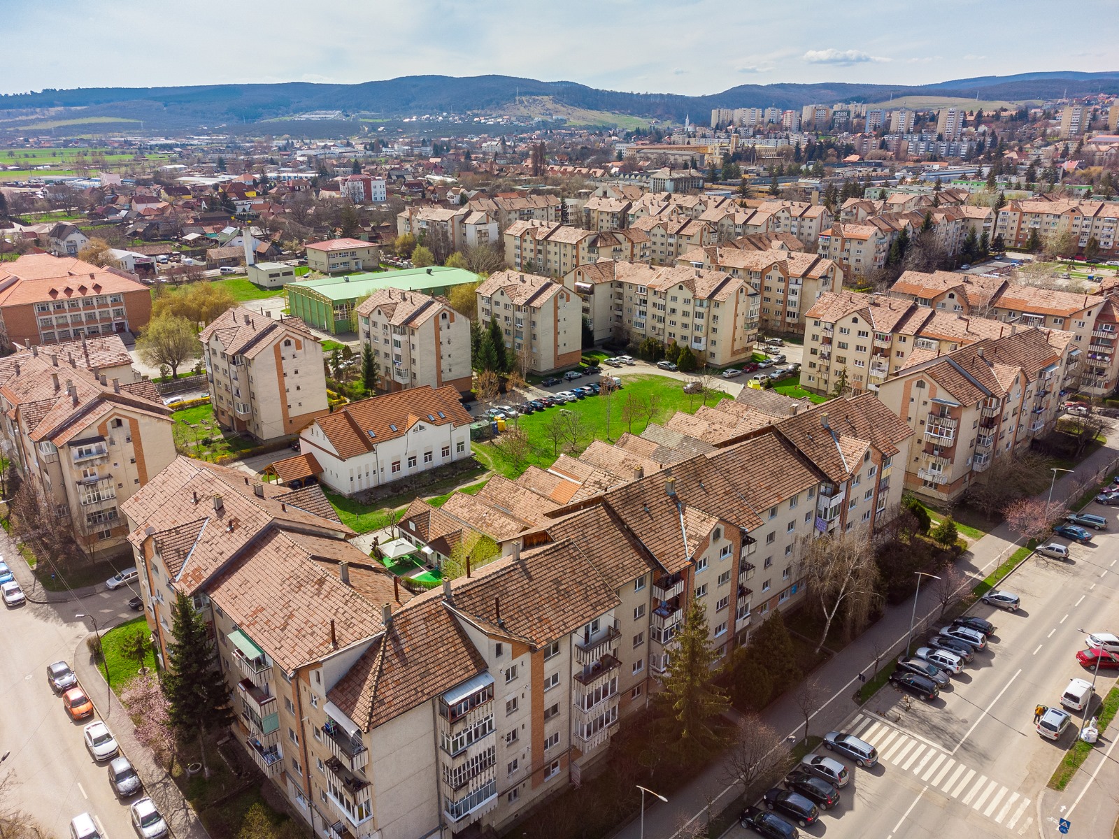 Se extinde sprijinul pentru chirie în Sfântu Gheorghe: pot solicita ajutorul și tinerele mame, precum și elevii din învățământul postliceal