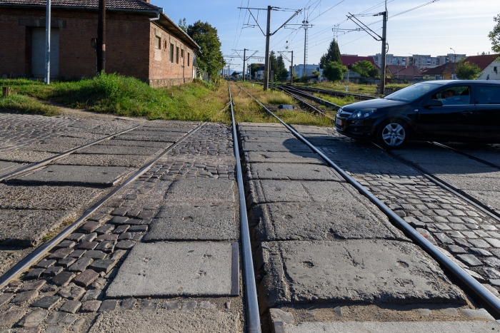 Trecerea de cale ferată din Sfântu Gheorghe va fi reparată şi modernizată