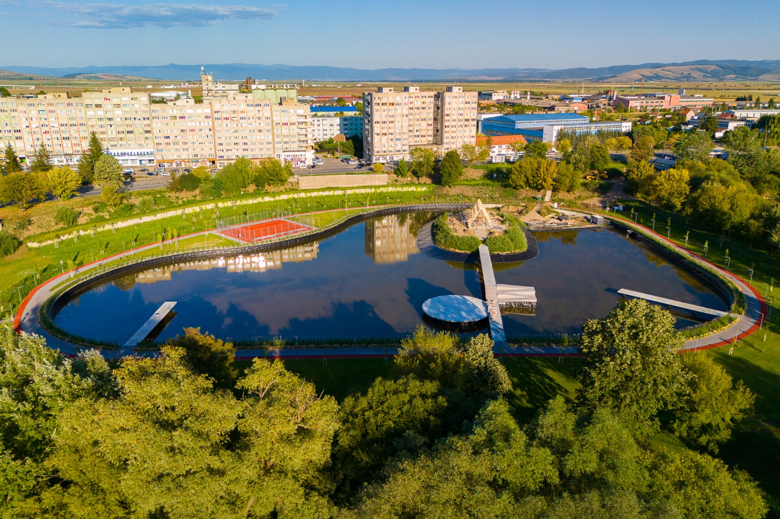 Lacul din cartierul Gării începe să prindă forma finală